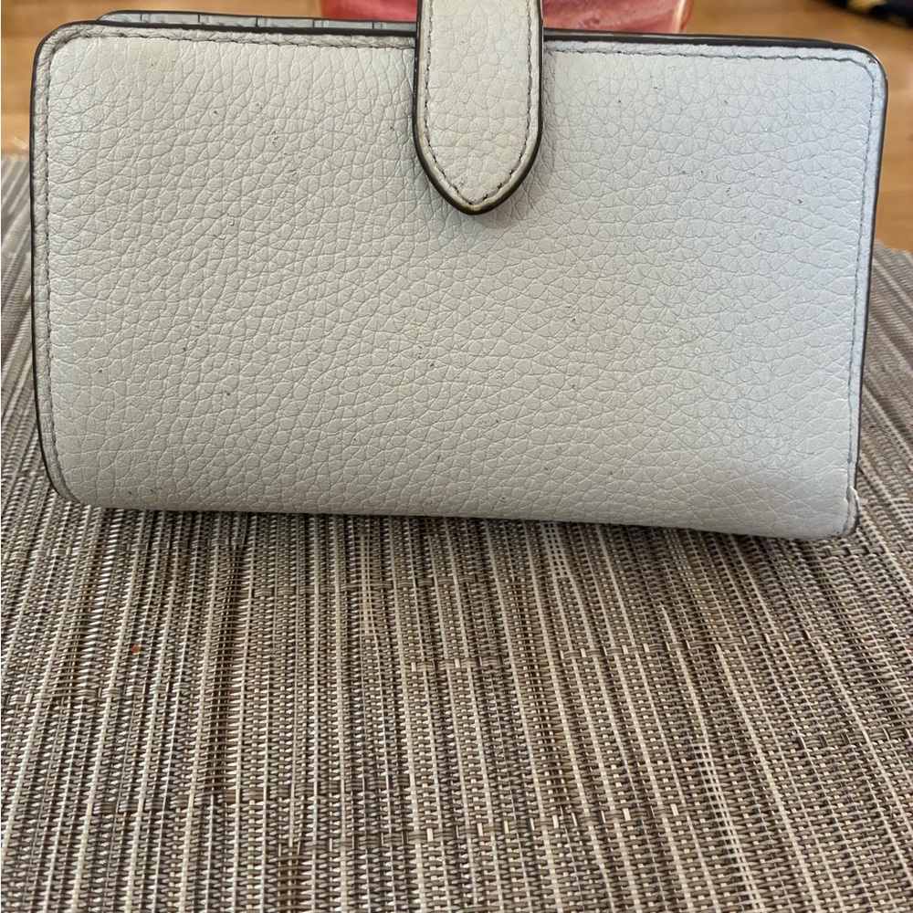 Kate Spade White Wallet - Picture 2 of 9